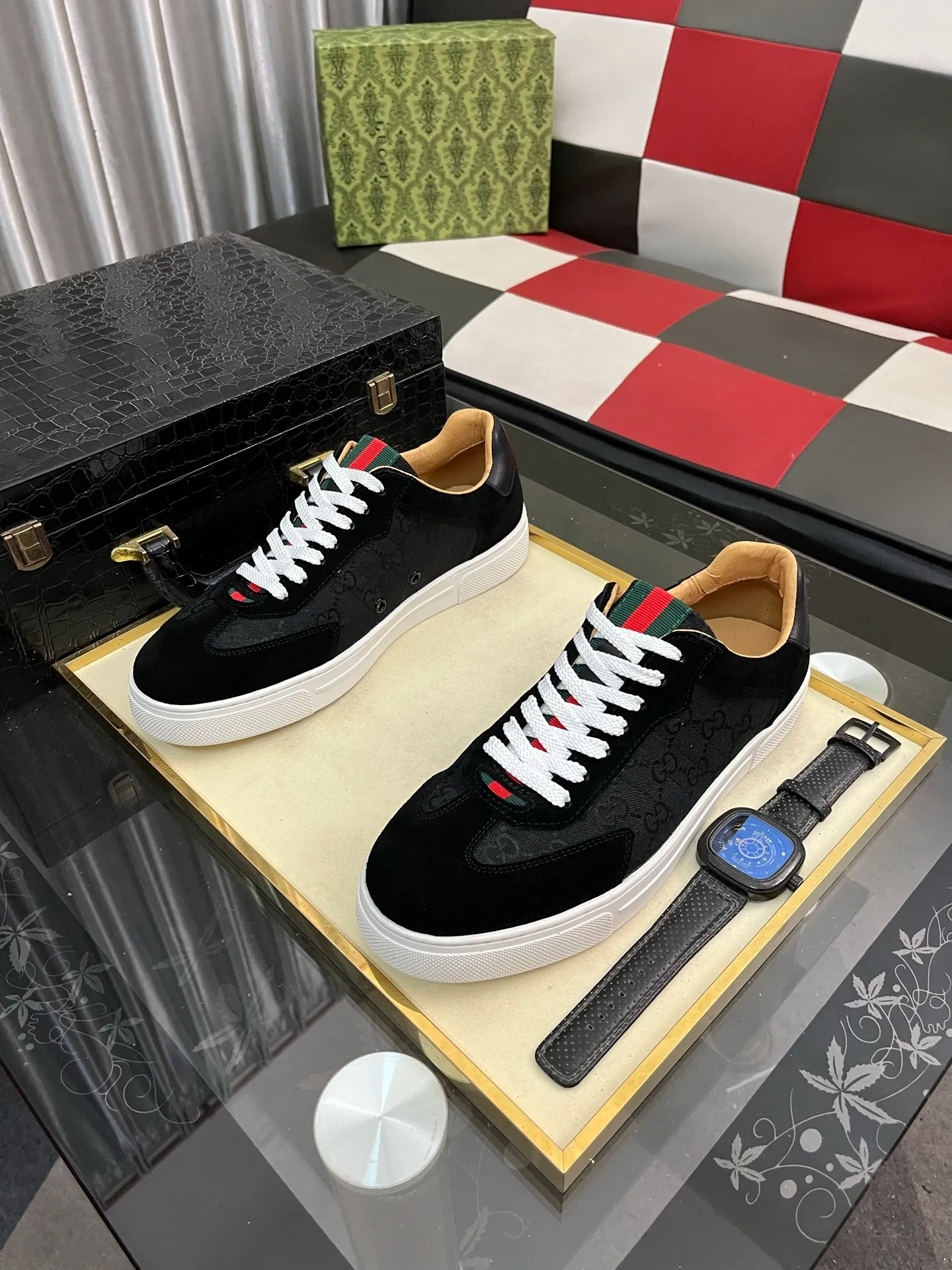 Men's shoes 💰380⌚️⌚️Gucci •Gucci original quality.~ Unique modern style sneakers. 🏃A must-have casual shoe for trendy men😍😍 Original brand imported from Italy, imported original leather, sheep lining (refuses to discolor and grind feet) Sole: Original sole provided by the original factory, French lazy style design ⚠️Fit to the feet, original quality, super comfortable original sole. Just like shooting the real thing🎬The real thing is better, code number: 38-442️⃣colors available
